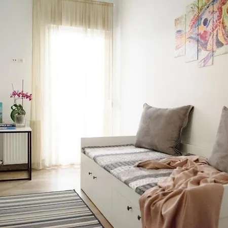 By Skg Apartment *